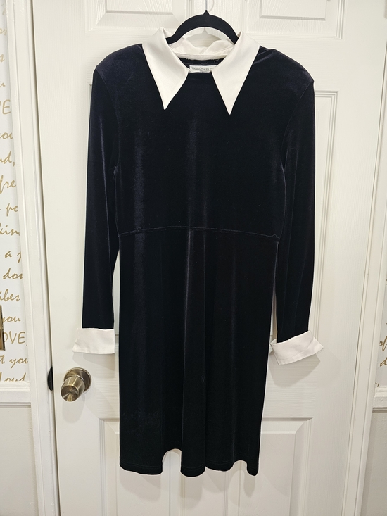 Amanda Smith Dresses & Skirts - Amanda Smith Black Velvet Long-Sleeve Dress with White Collar